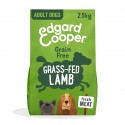 Edgard Cooper con carne fresca de cordero para perros
