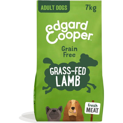 Edgard Cooper con carne fresca de cordero para perros